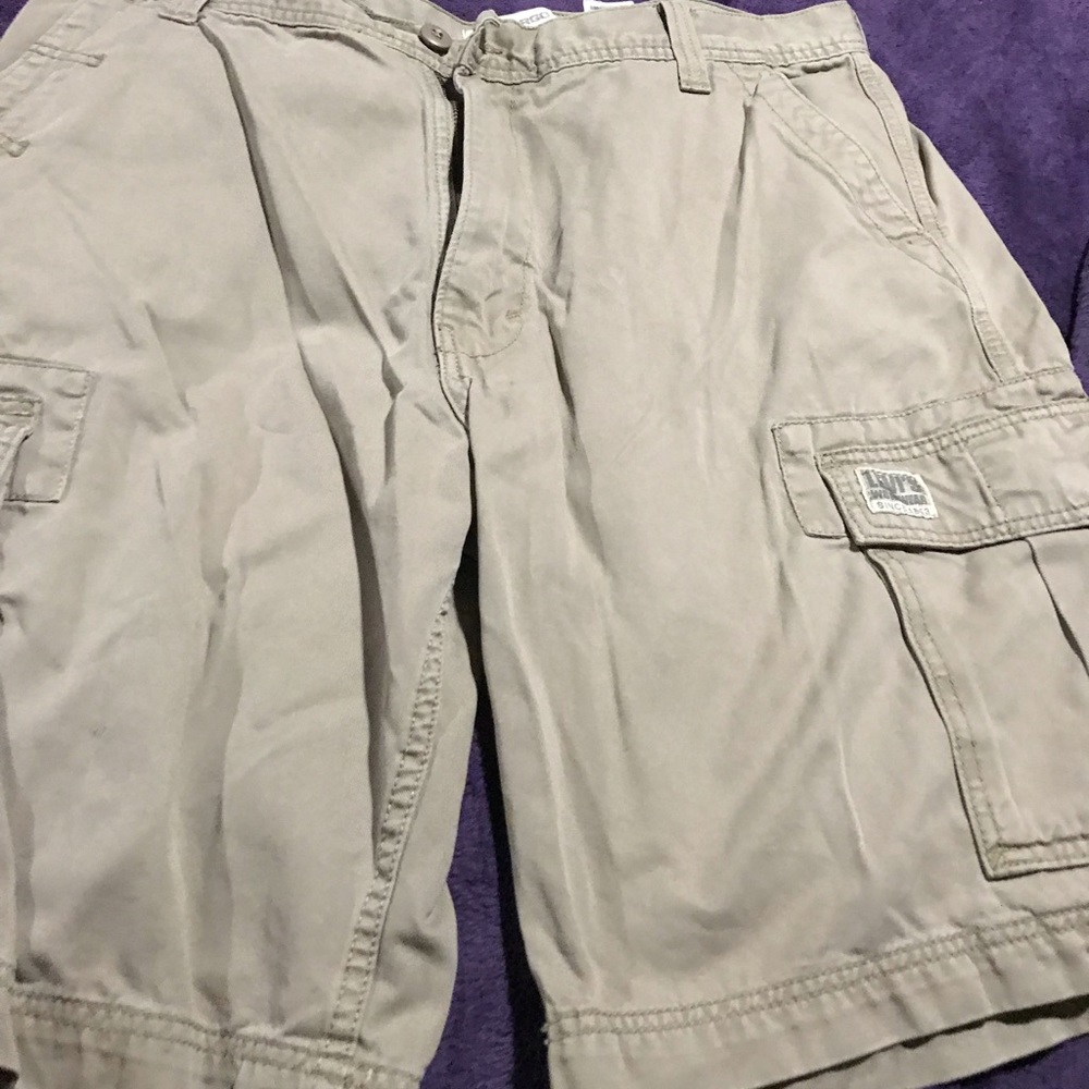 Levi’s cargo shorts size 36